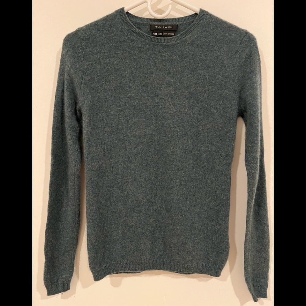 TAHARI 100% Cashmere dark green color sweater!
